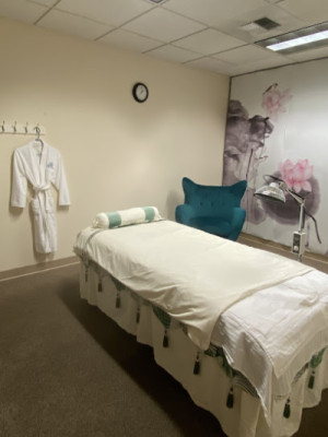 Sea Breeze Massage & Spa